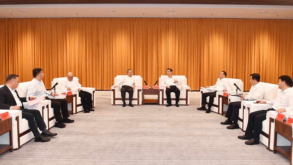 劉敬楨出席投資淮安金秋經貿懇談會并與淮安市委書記史志軍、市長顧坤開展工作會談